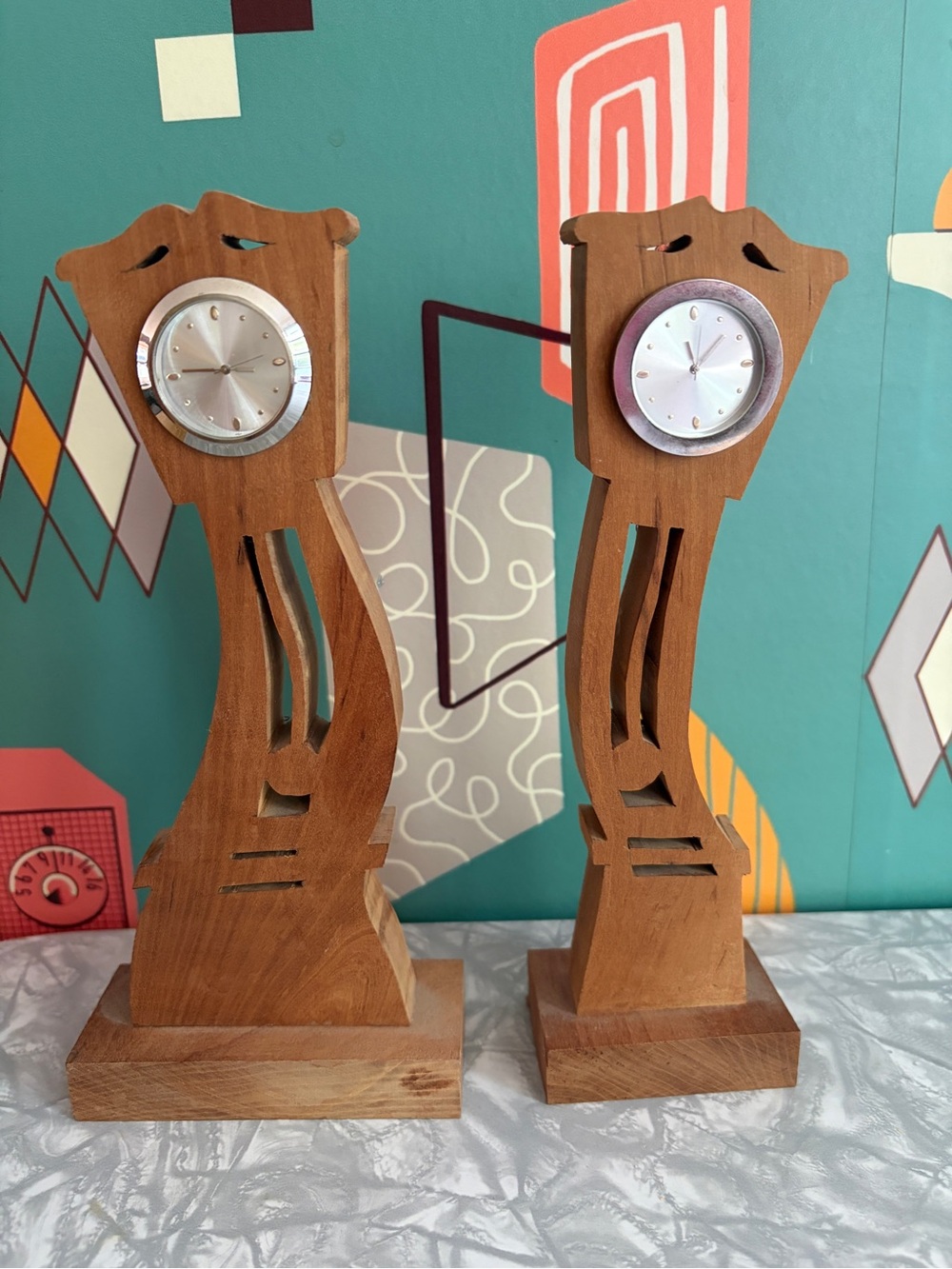 2 Little bent clock Wooden resembles Beauty and the Beast.
